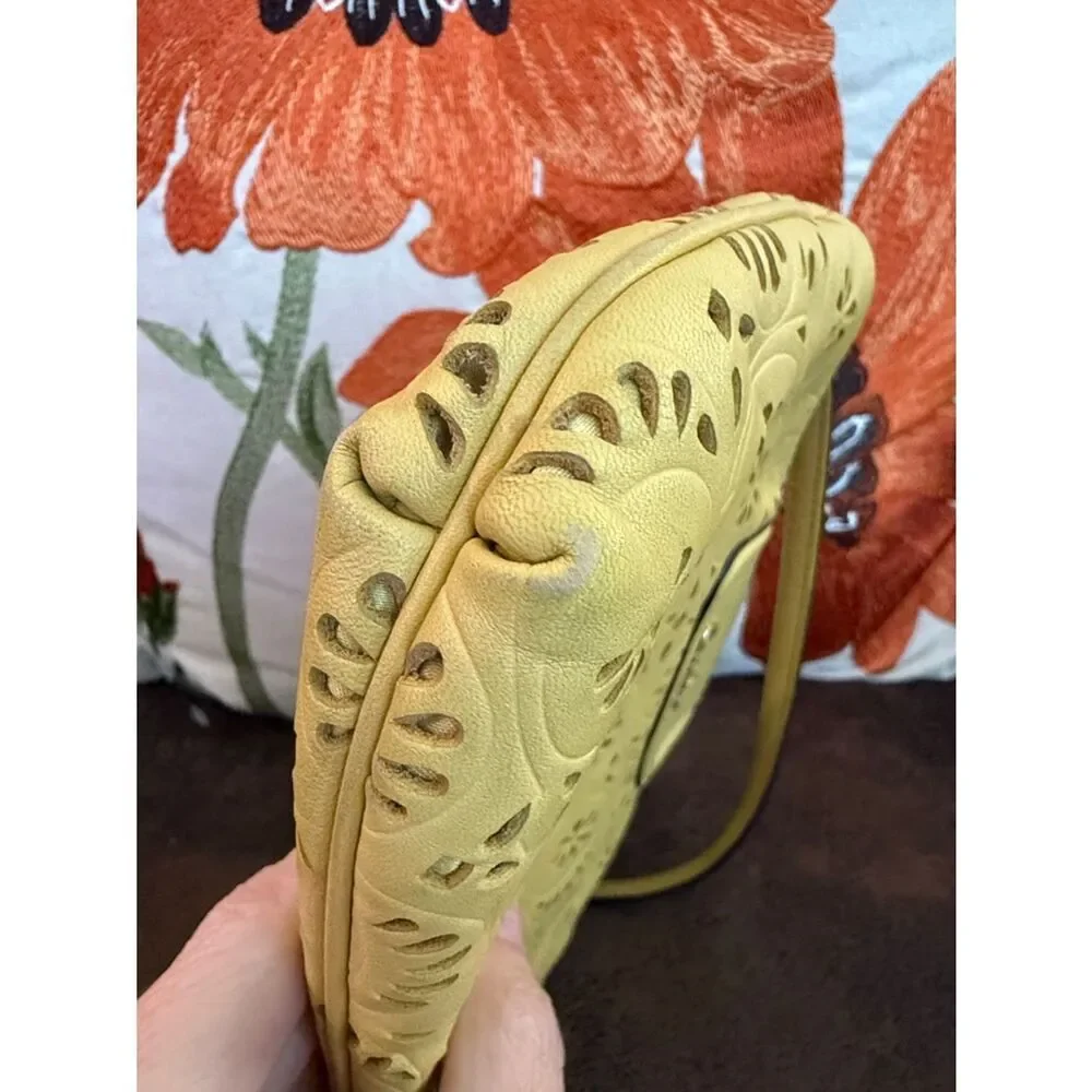 Coach Ashley Daisy Lace leather laser cut large wristlet bag yellow 2010’s VGUC